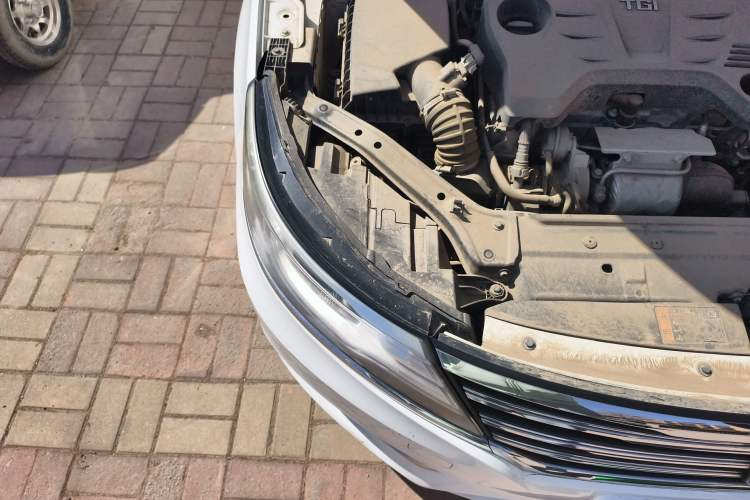 Used Roewe i6 2018 20T Automatic Flagship Edition Engine Bay Right