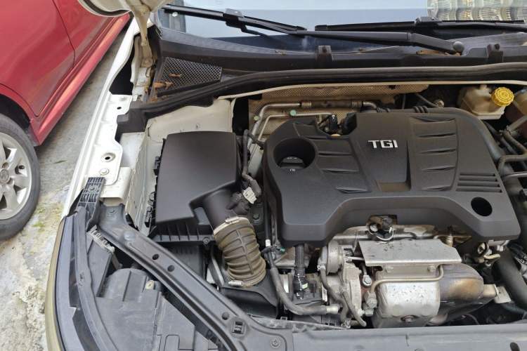Used Roewe i6 2018 20T Automatic Flagship Edition Engine Bay Right