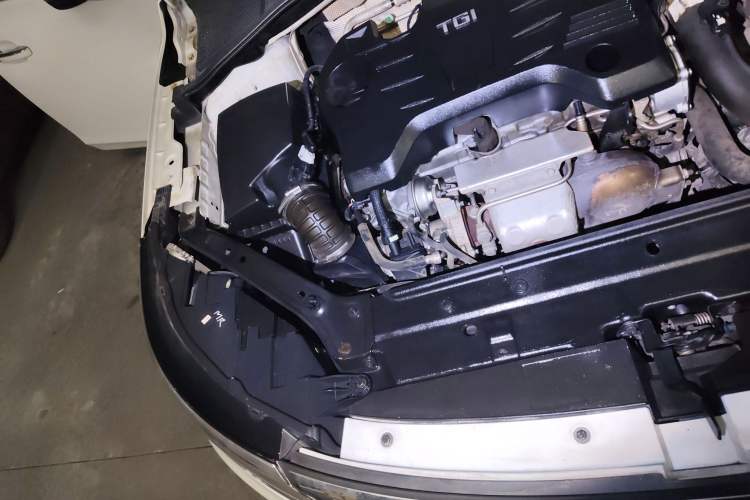 Used Roewe i6 2018 20T Automatic Internet ZhiZun Edition Engine Bay Right