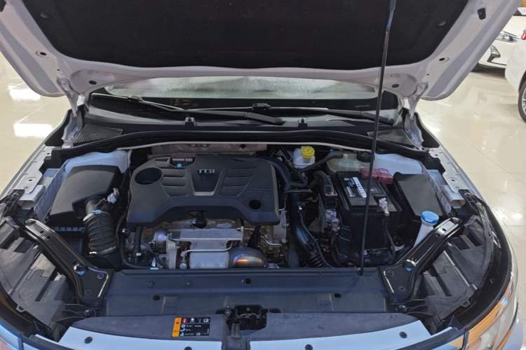 Used Roewe i6 2018 20T Automatic Flagship Edition Engine Bay