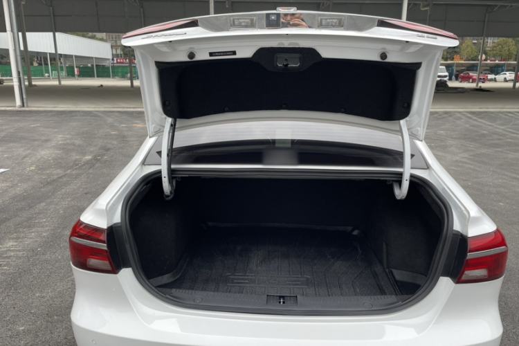 Used Roewe i6 2018 20T Automatic Internet Smart Edition Exterior 6