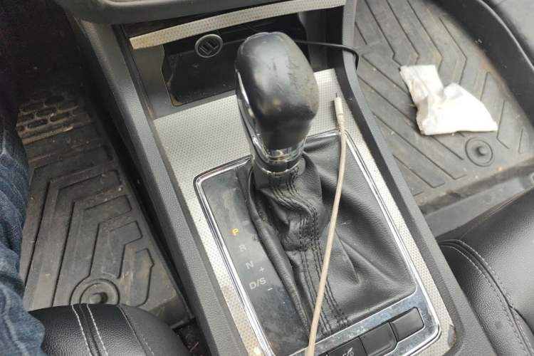 Used Roewe i6 2018 20T Automatic Flagship Edition Gear Lever