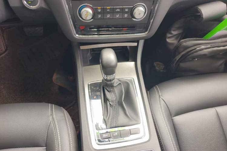 Used Roewe i6 2018 20T Automatic Flagship Edition Gear Lever
