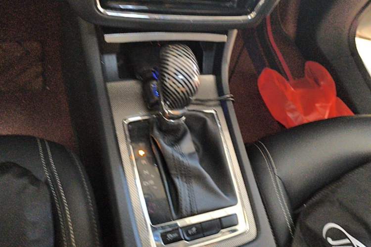 Used Roewe i6 2018 20T Automatic Flagship Edition Gear Lever