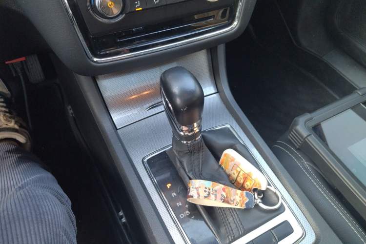 Used Roewe i6 2018 20T Automatic Flagship Edition Gear Lever