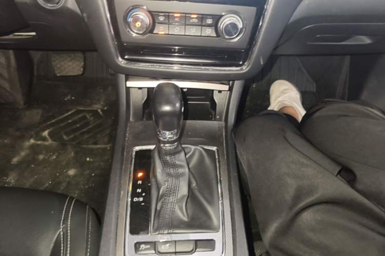 Used Roewe i6 2018 20T Automatic Flagship Edition Gear Lever