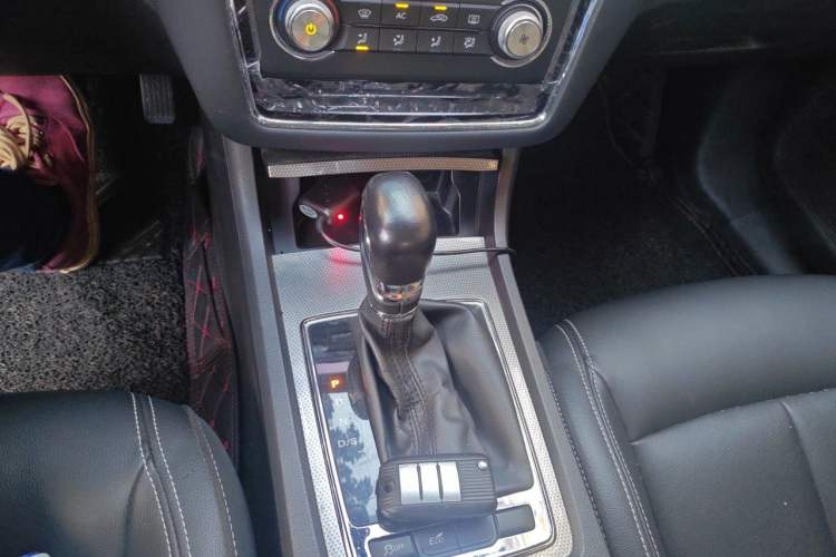 Used Roewe i6 2018 20T Automatic Flagship Edition Gear Lever