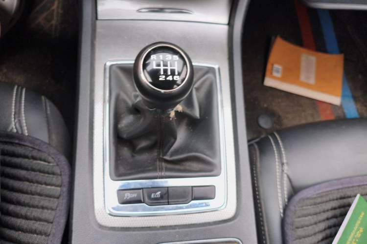 Used Roewe i6 2018 20T Manual Luxury Edition Gear Lever