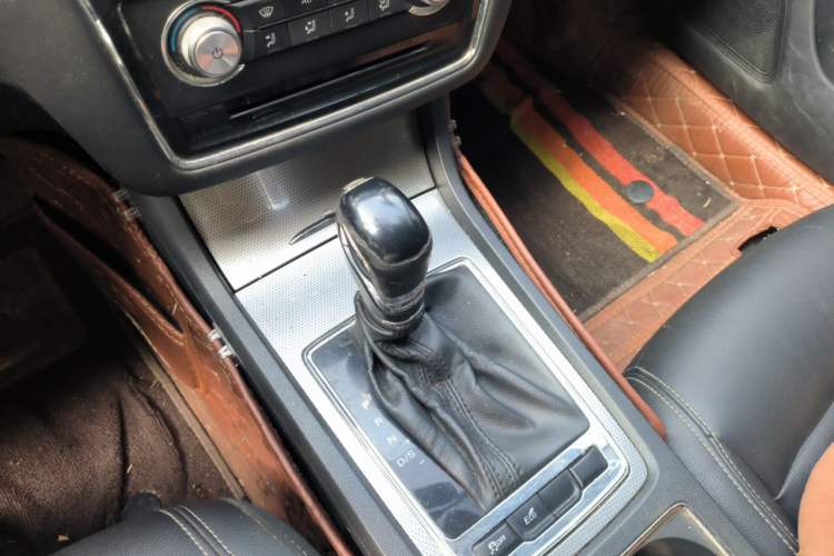 Used Roewe i6 2018 20T Automatic Flagship Edition Gear Lever