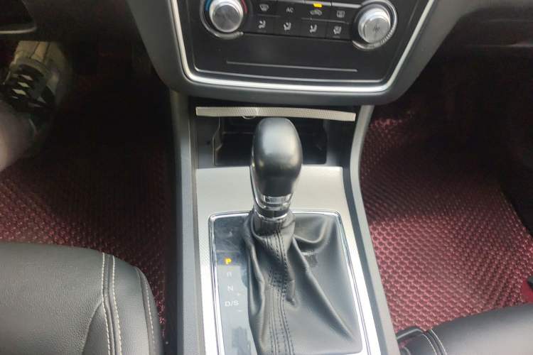 Used Roewe i6 2018 20T Automatic Flagship Edition Gear Lever