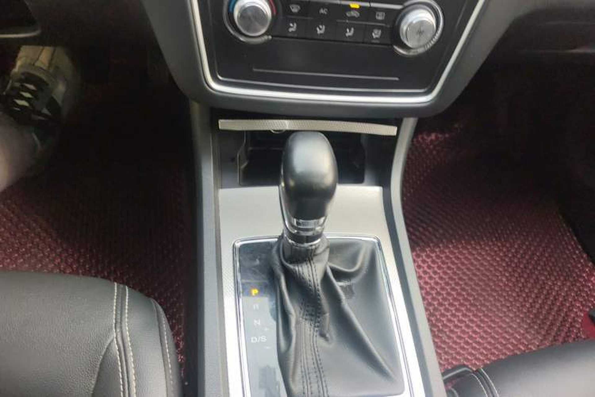 Used Roewe i6 2018 20T Automatic Flagship Edition Gear Lever