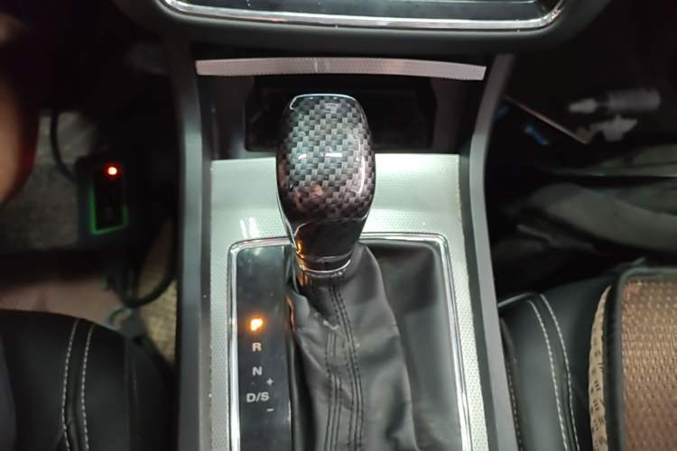 Used Roewe i6 2018 20T Automatic Internet Smart Edition Gear Lever