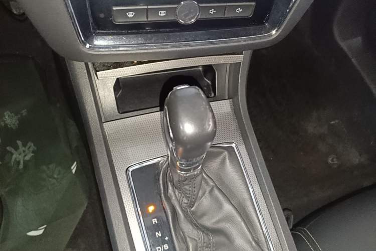 Used Roewe i6 2018 20T Automatic Internet Smart Edition Gear Lever
