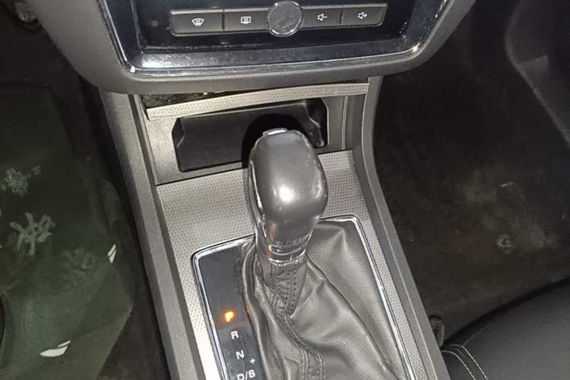 Used Roewe i6 2018 20T Automatic Internet Smart Edition Gear Lever
