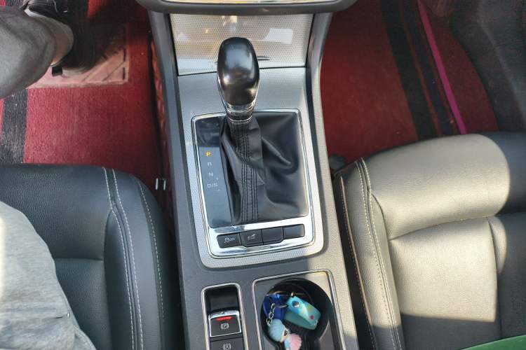 Used Roewe i6 2018 20T Automatic Flagship Edition Gear Lever