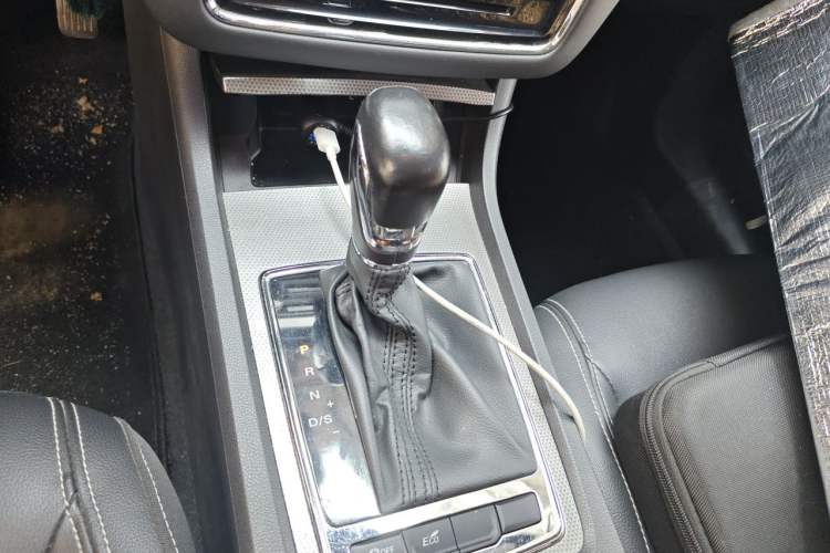 Used Roewe i6 2018 20T Automatic Flagship Edition Gear Lever