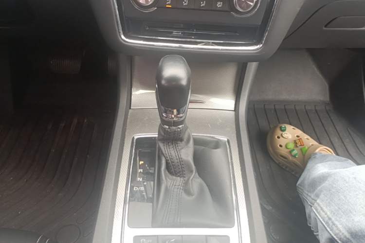 Used Roewe i6 2018 20T Automatic Flagship Edition Gear Lever