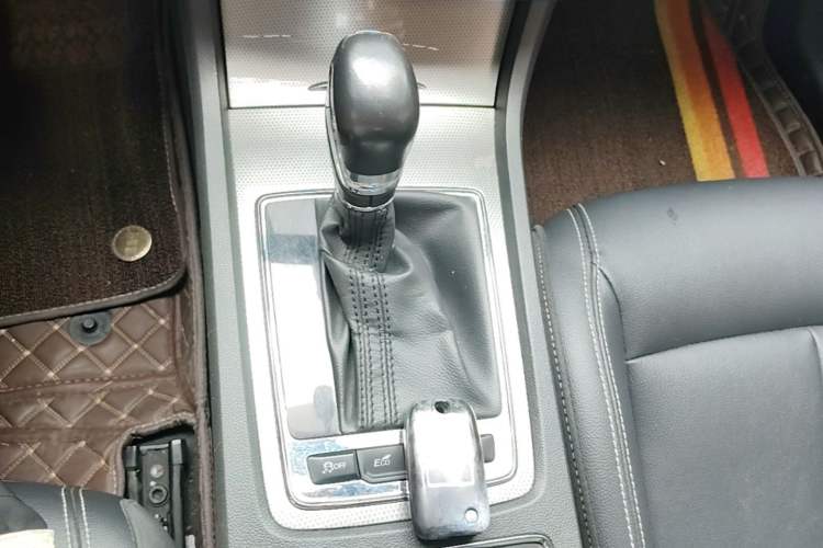 Used Roewe i6 2018 20T Automatic Internet ZhiZun Edition Gear Lever