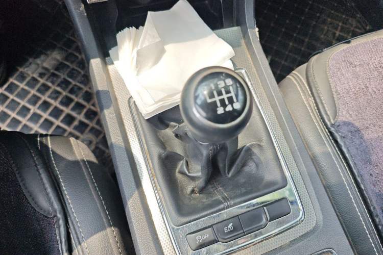 Used Roewe i6 2018 20T Manual Luxury Edition Gear Lever