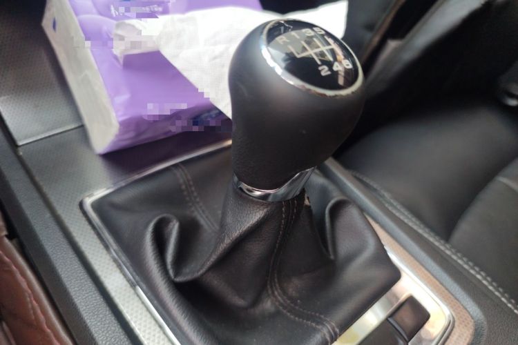 Used Roewe i6 2018 20T Manual Luxury Edition Gear Lever