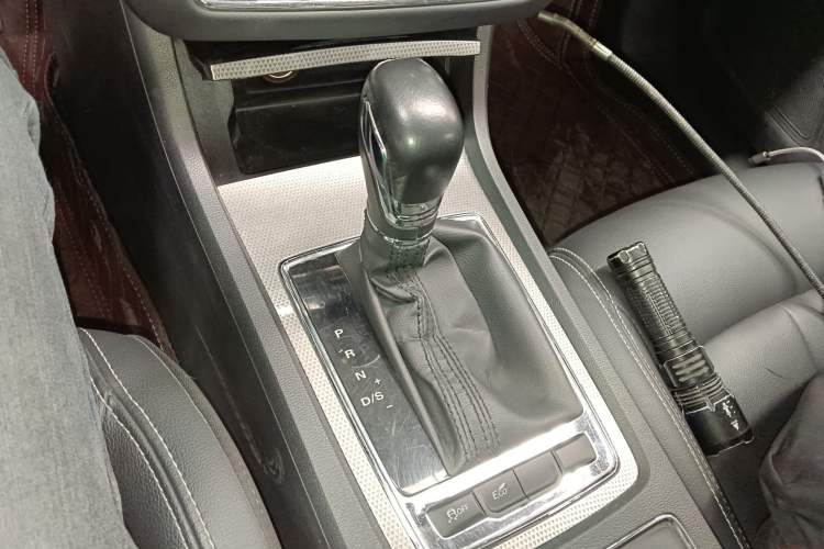 Used Roewe i6 2018 20T Automatic Flagship Edition Gear Lever