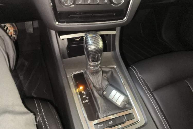 Used Roewe i6 2018 20T Automatic Flagship Edition Gear Lever
