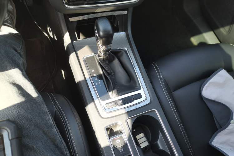 Used Roewe i6 2018 20T Automatic Flagship Edition Gear Lever