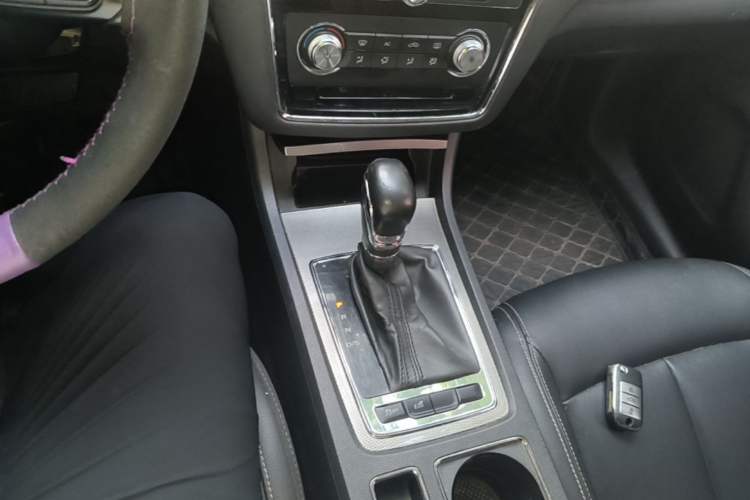 Used Roewe i6 2018 20T Automatic Flagship Edition Gear Lever