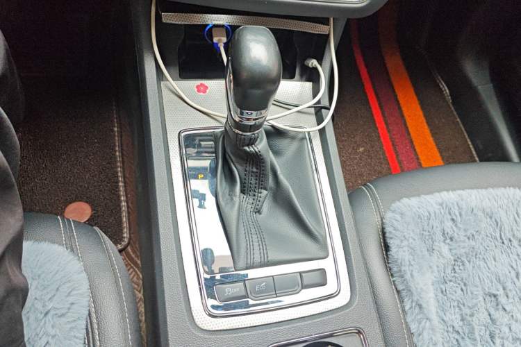 Used Roewe i6 2018 20T Automatic Flagship Edition Gear Lever