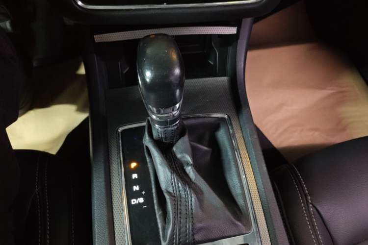 Used Roewe i6 2018 20T Automatic Flagship Edition Gear Lever