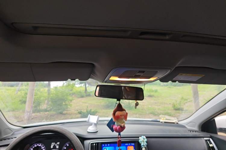 Used Roewe i6 2018 20T Automatic Internet ZhiZun Edition Headliner