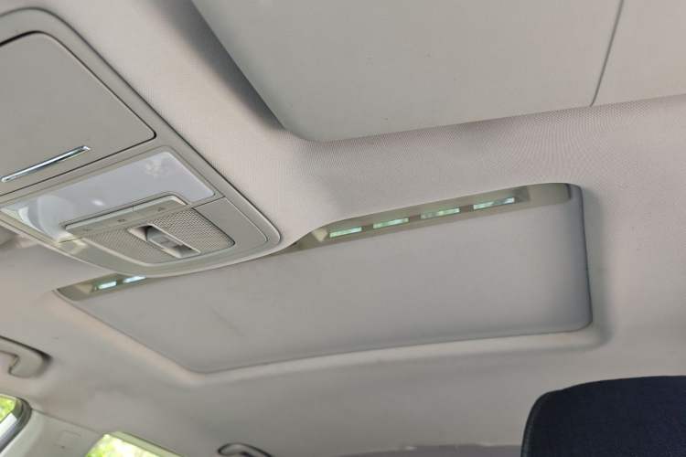 Used Roewe i6 2018 20T Manual Luxury Edition Headliner