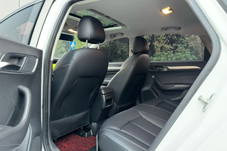 Used Roewe i6 2018 20T Automatic Flagship Edition Interior 3