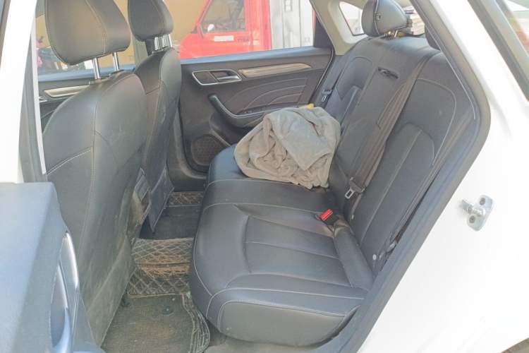 Used Roewe i6 2018 20T Automatic Flagship Edition Interior 4