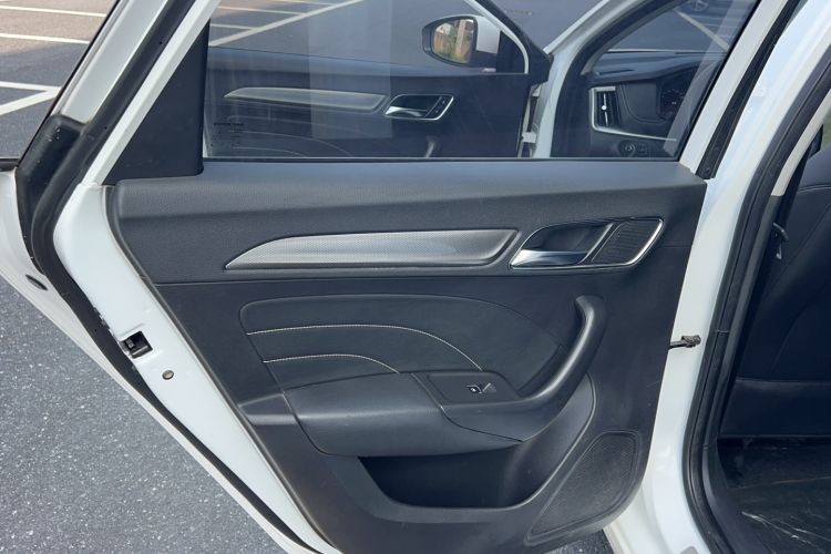 Used Roewe i6 2018 20T Automatic Internet Smart Edition Interior 4