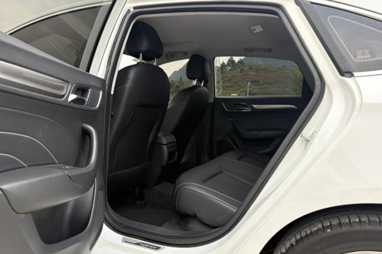 Used Roewe i6 2018 20T Automatic Flagship Edition Interior 8