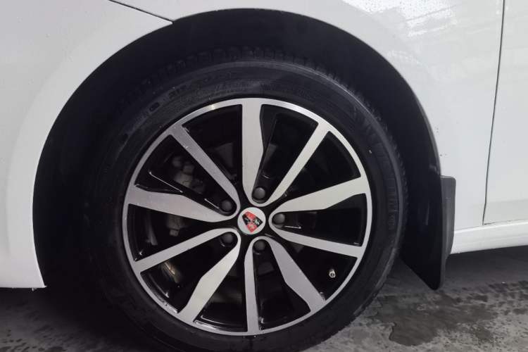 Used Roewe i6 2018 20T Automatic Flagship Edition Left Front Wheel Hub