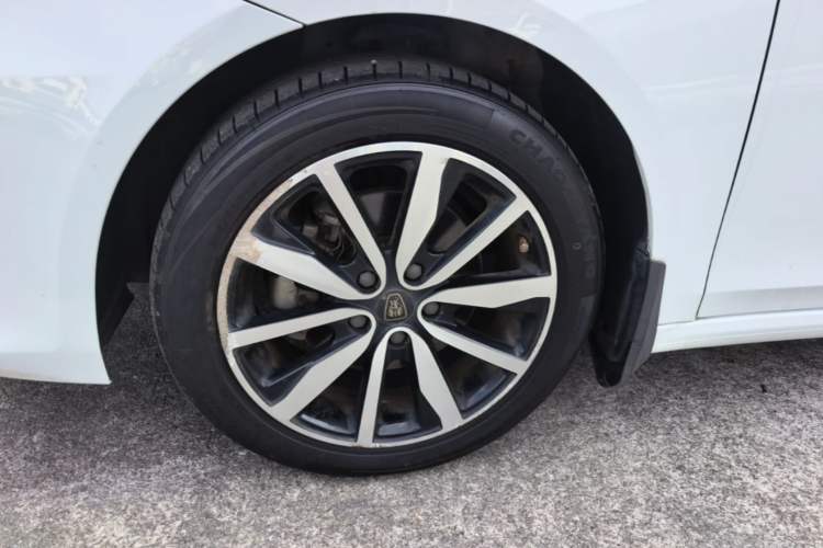 Used Roewe i6 2018 20T Automatic Internet Smart Edition Left Front Wheel Hub