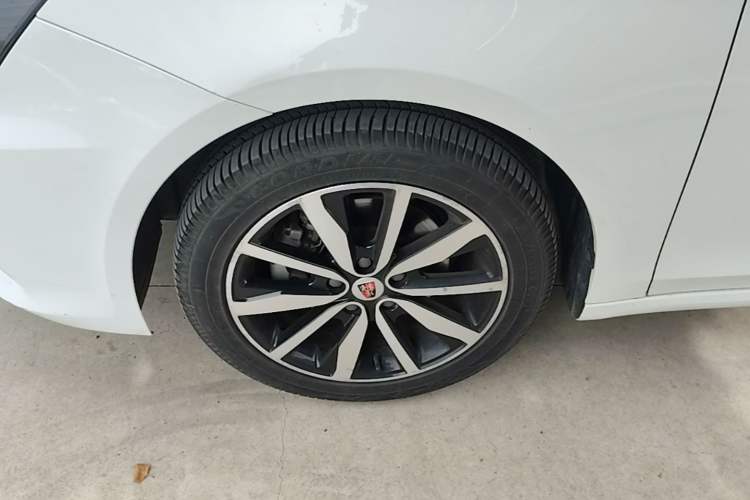 Used Roewe i6 2018 20T Automatic Internet ZhiZun Edition Left Front Wheel Hub