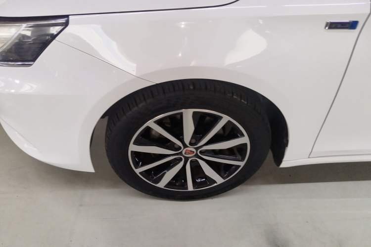 Used Roewe i6 2018 20T Automatic Flagship Edition Left Front Wheel Hub