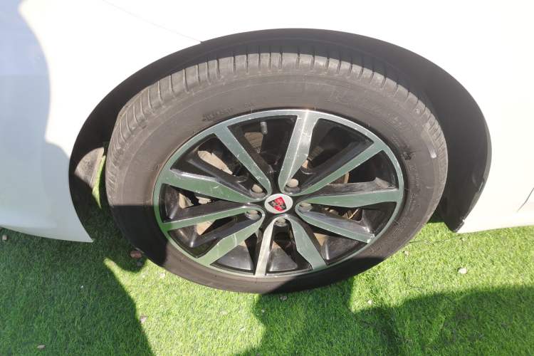Used Roewe i6 2018 20T Automatic Flagship Edition Left Front Wheel Hub