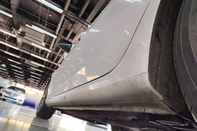 Used Roewe i6 2018 20T Automatic Internet Smart Edition Left Side Sill