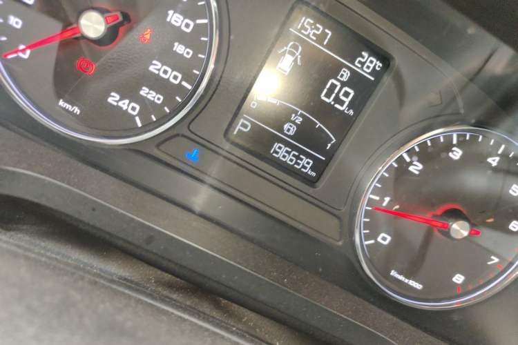 Used Roewe i6 2018 20T Automatic Flagship Edition Odometer Close Up