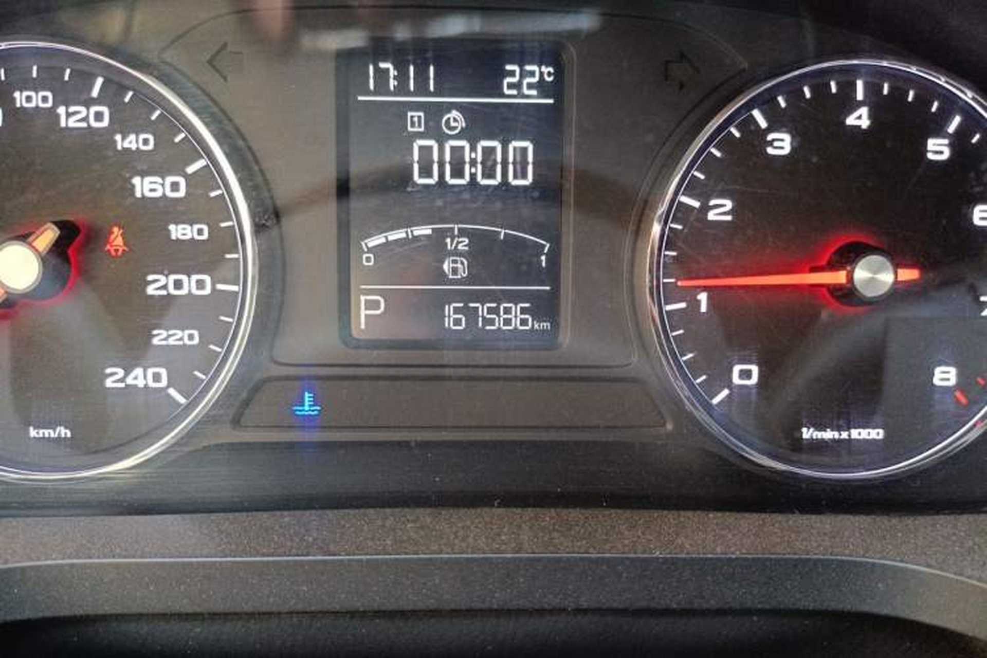 Used Roewe i6 2018 20T Automatic Flagship Edition Odometer Close Up