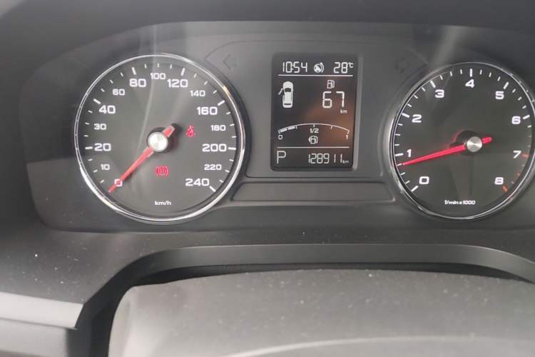 Used Roewe i6 2018 20T Automatic Flagship Edition Odometer Close Up