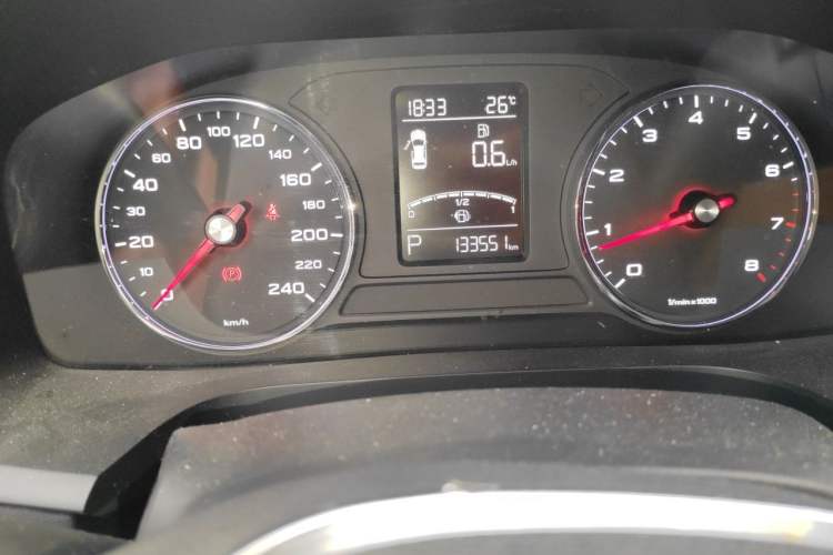 Used Roewe i6 2018 20T Automatic Flagship Edition Odometer Close Up