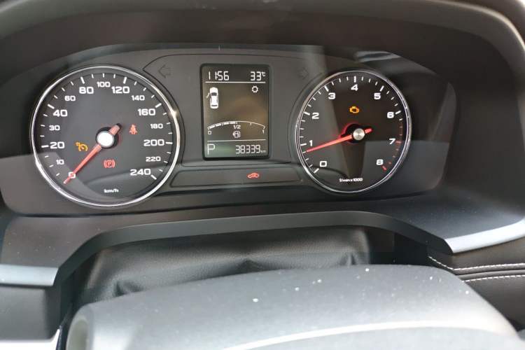 Used Roewe i6 2018 20T Automatic Flagship Edition Odometer Close Up