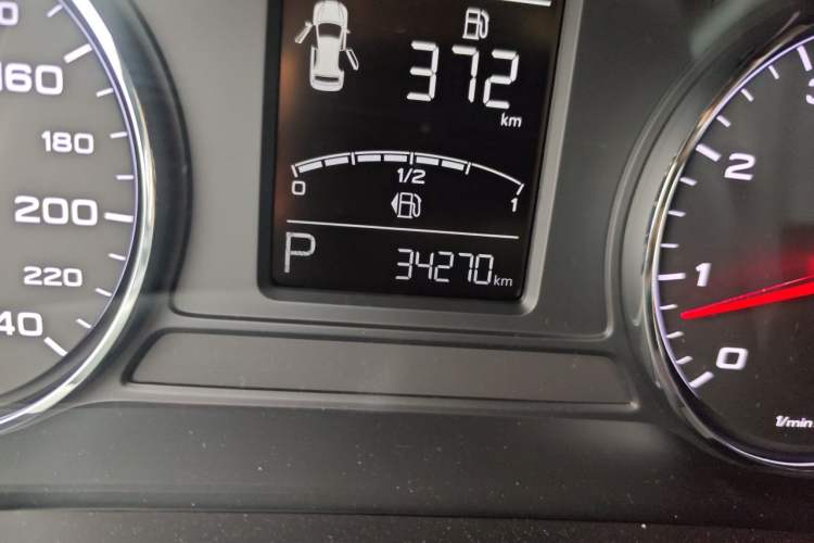 Used Roewe i6 2018 20T Automatic Flagship Edition Odometer Close Up