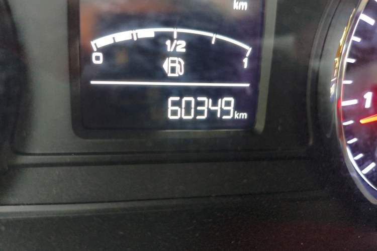 Used Roewe i6 2018 20T Manual Luxury Edition Odometer Close Up