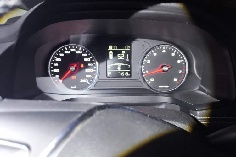 Used Roewe i6 2018 20T Automatic Flagship Edition Odometer Close Up